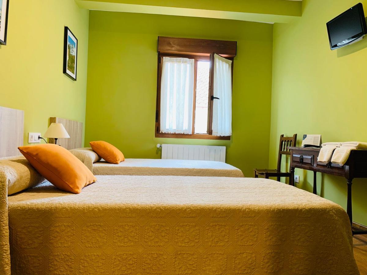 Hostal La Serna Hotel Potes Ngoại thất bức ảnh