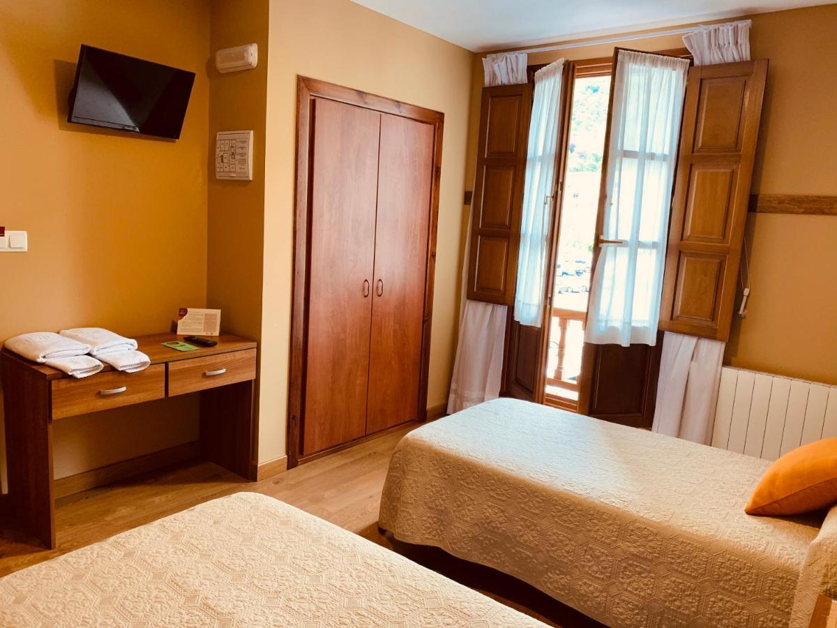 Hostal La Serna Hotel Potes Ngoại thất bức ảnh