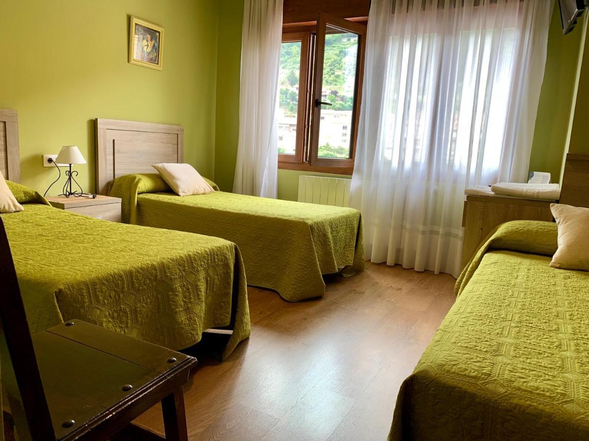 Hostal La Serna Hotel Potes Ngoại thất bức ảnh